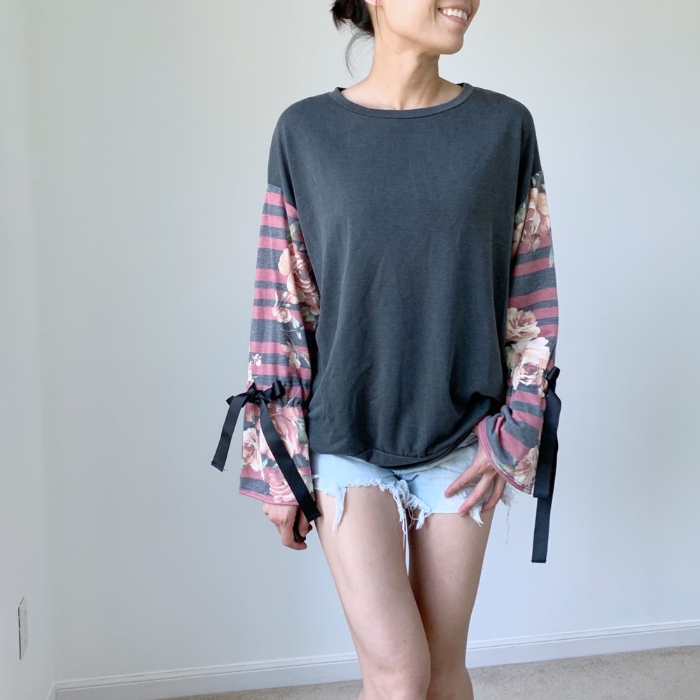 FLORAL RIBBON CONTRAST TOP - Picture 3 of 9